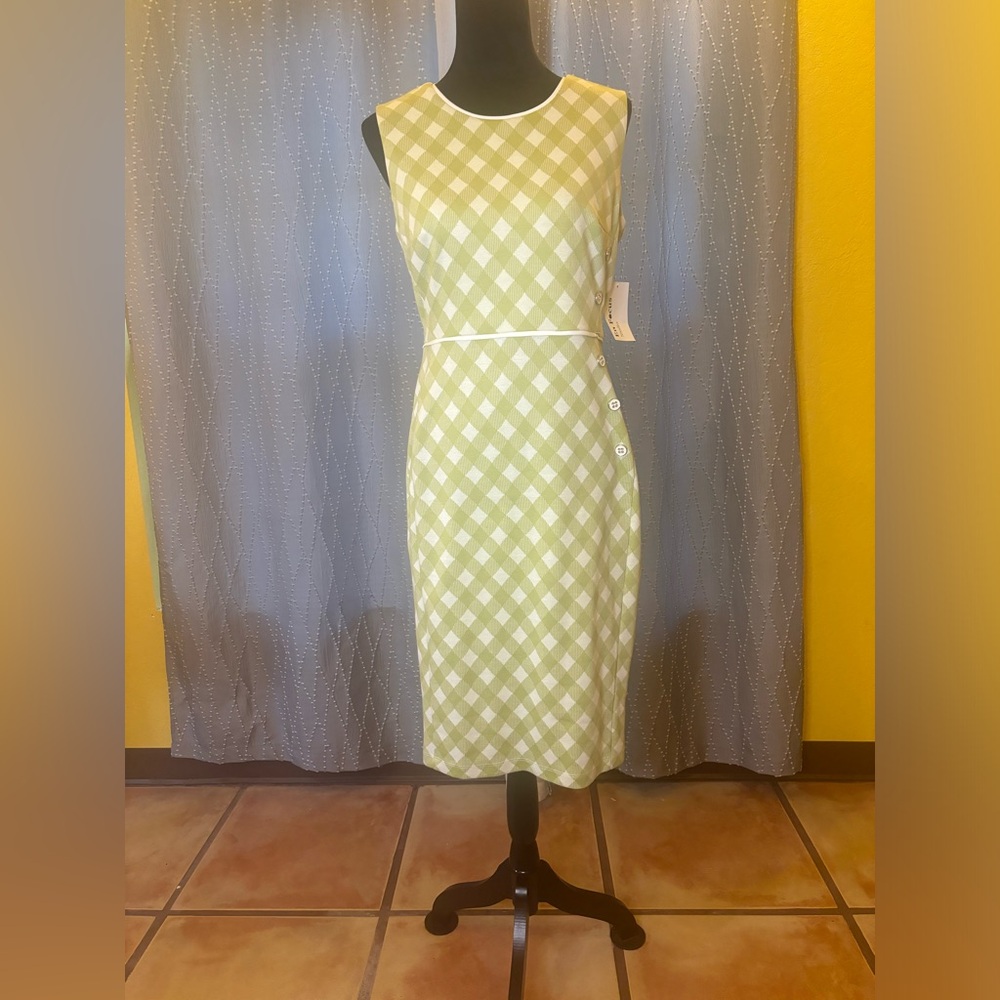 Retro looking green plaid dress